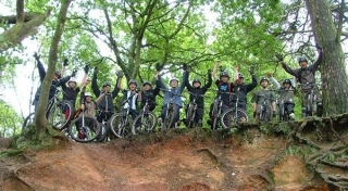  Tenemos una variedad de tours grupales en bicicleta de cerro 